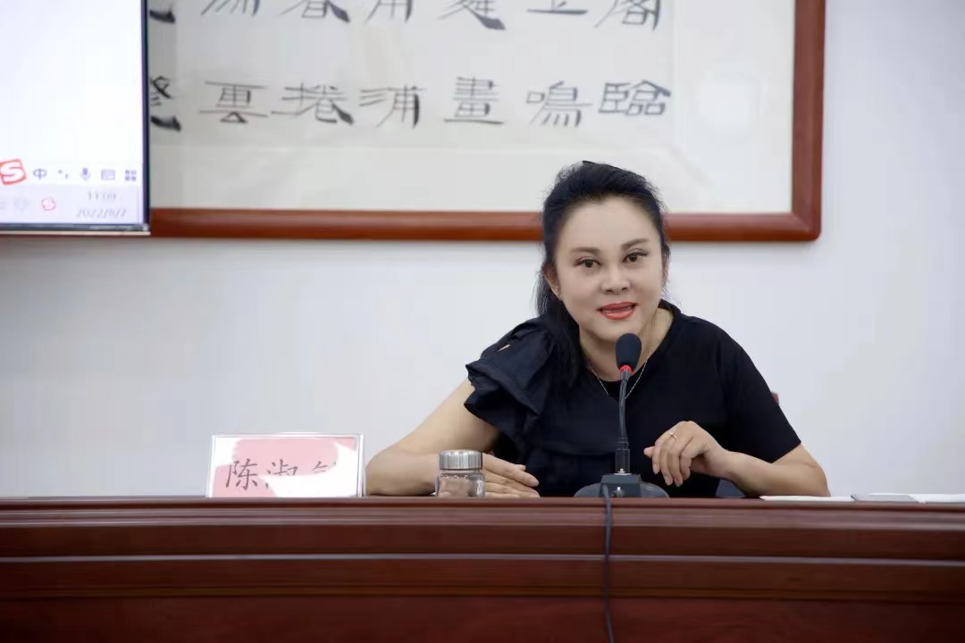 豫剧常派表演培训班特邀著名女高音歌唱家陈淑敏为学员们授课