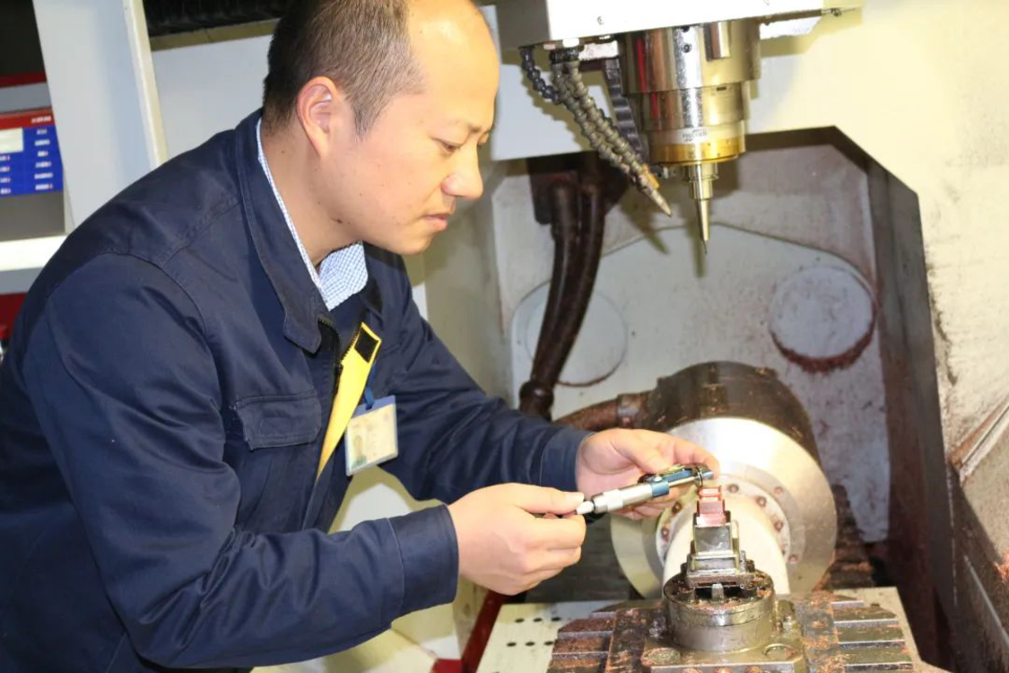 河南天海电器公司数控铣工符加杰：厚植工匠文化 “铣”出不凡青春