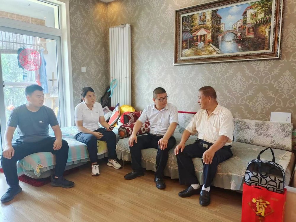 鹤壁市见义勇为协会到鹤山区开展“暑期慰问送清凉”慰问活动