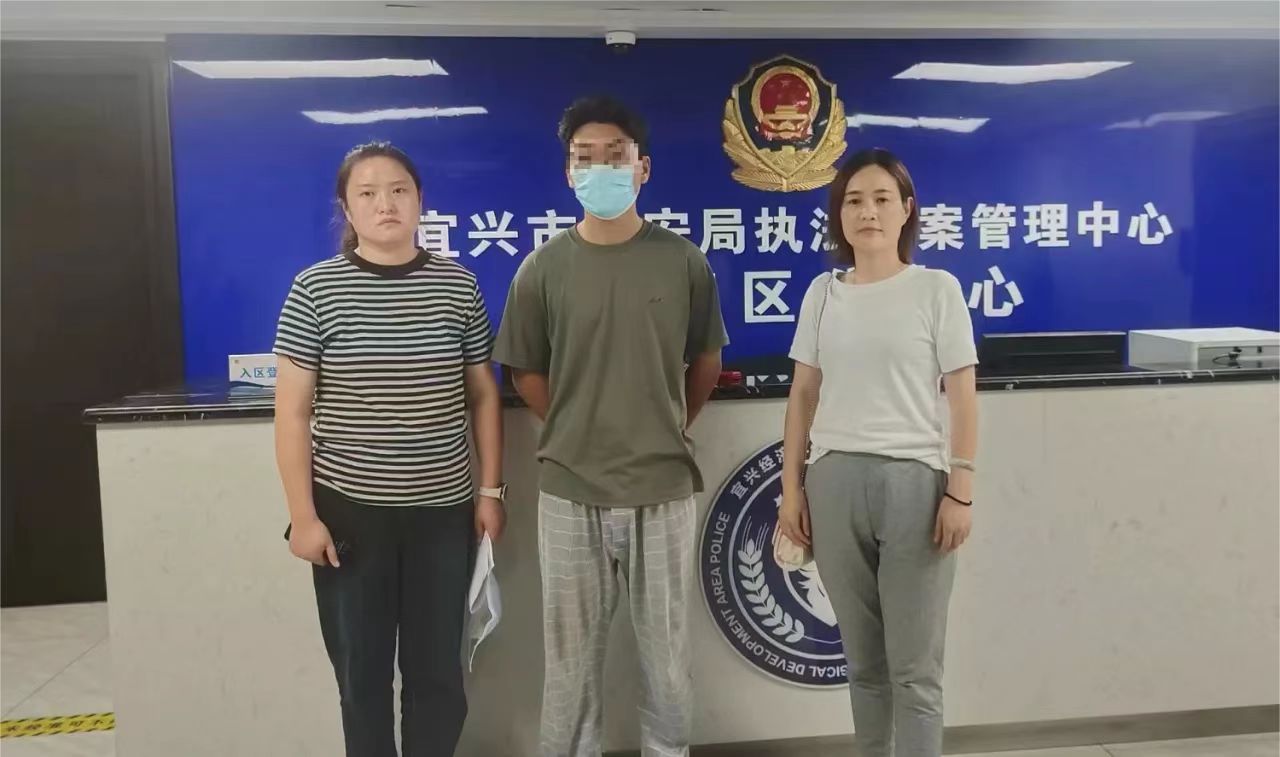 项城女警转战千里抓获四名嫌疑人