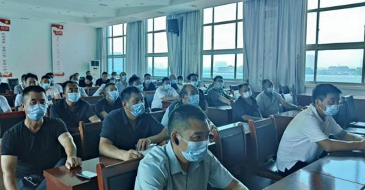 汤阴县：“老师傅”回炉做学徒 “泥瓦匠”拿到“合格证”