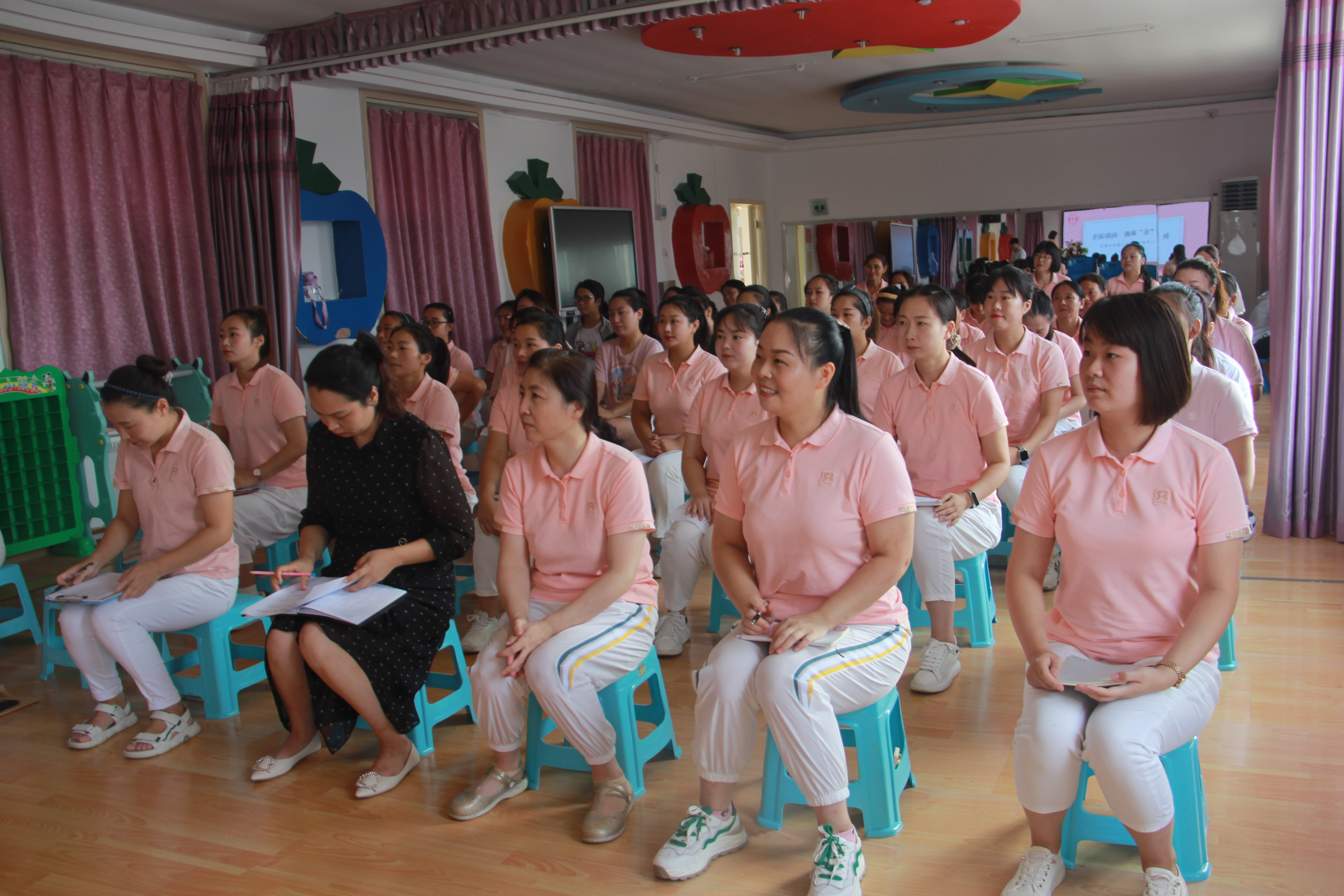 开封市民族幼儿园开展师德师风专项培训