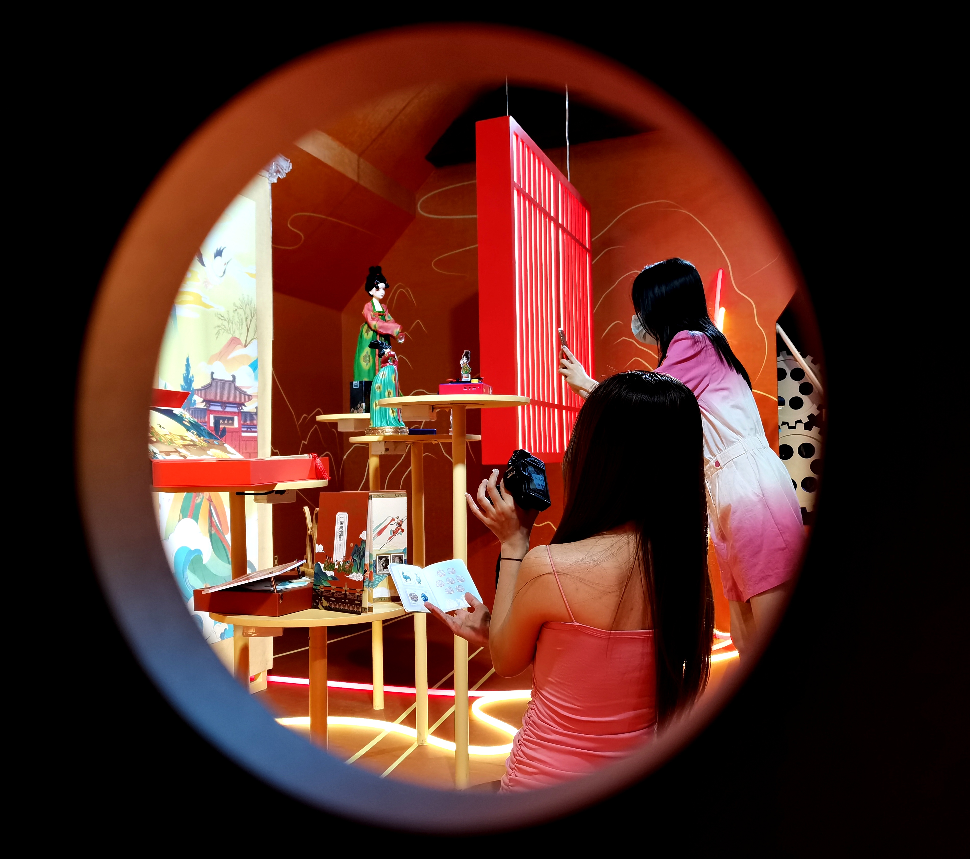 唐宫文创惊艳造物节网红和唐宝儿打卡停不下来