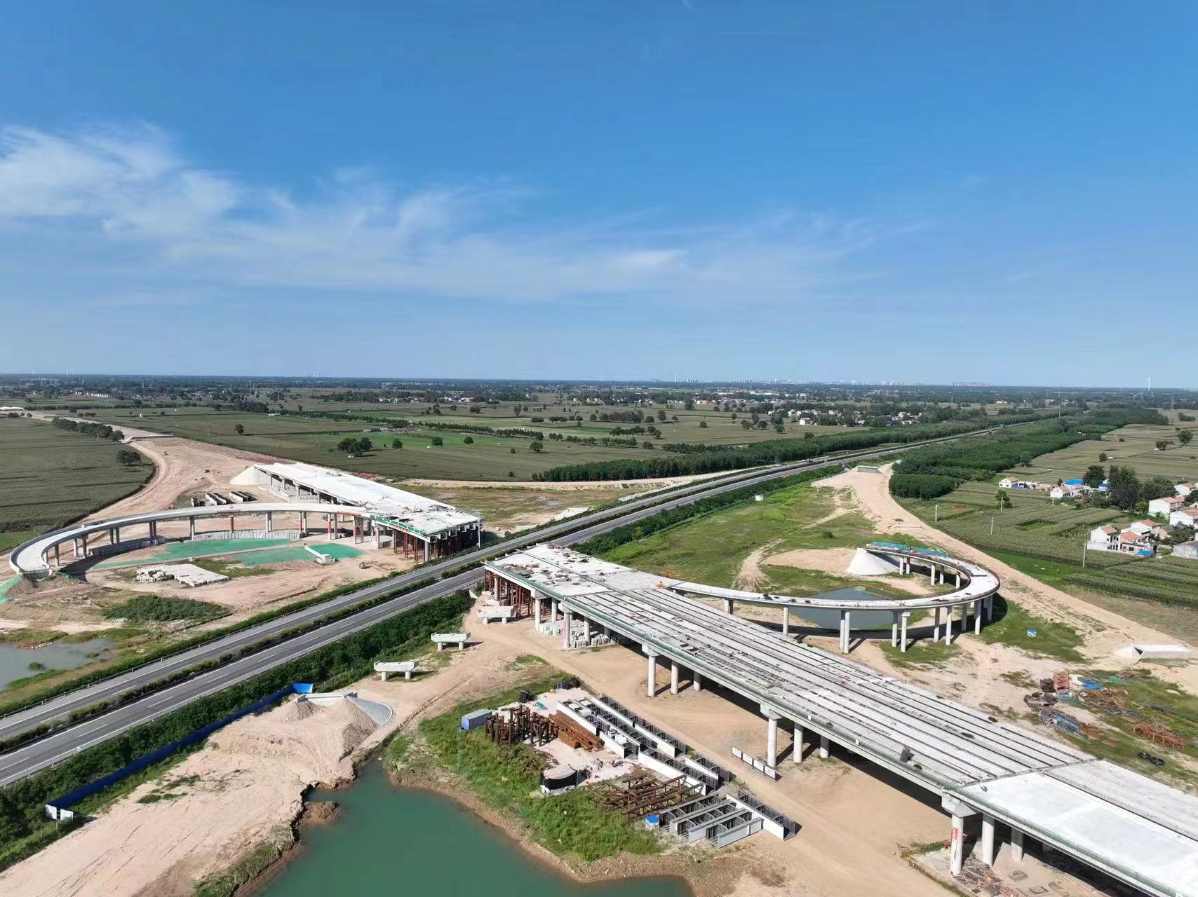 濮新高速周堂枢纽互通式立交桥雏形初现