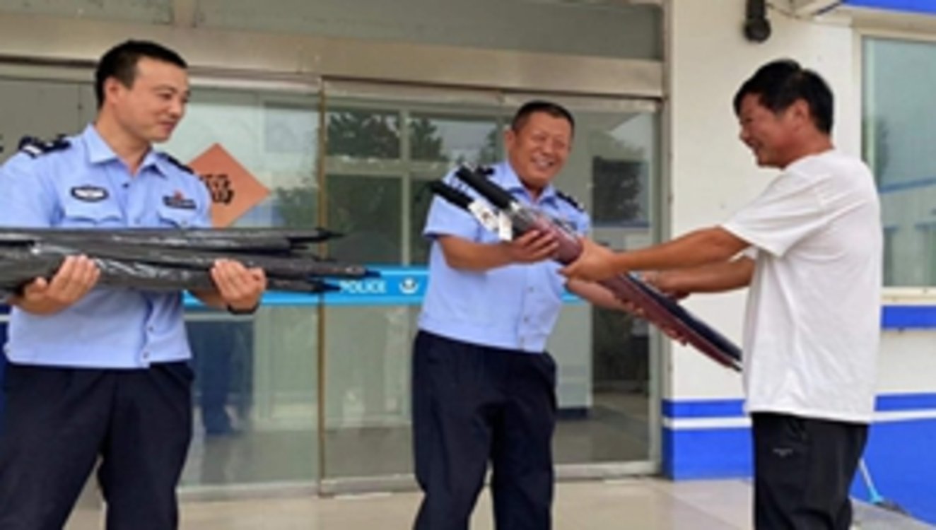 安阳：群众慰问送温暖 真情祝福暖警心