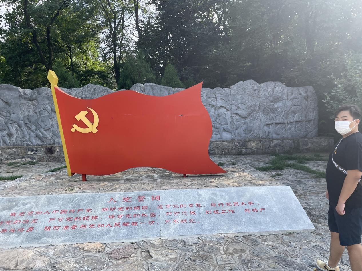 争当法治强国的建设者郑大学子走进红色遗址传承红色法治精神