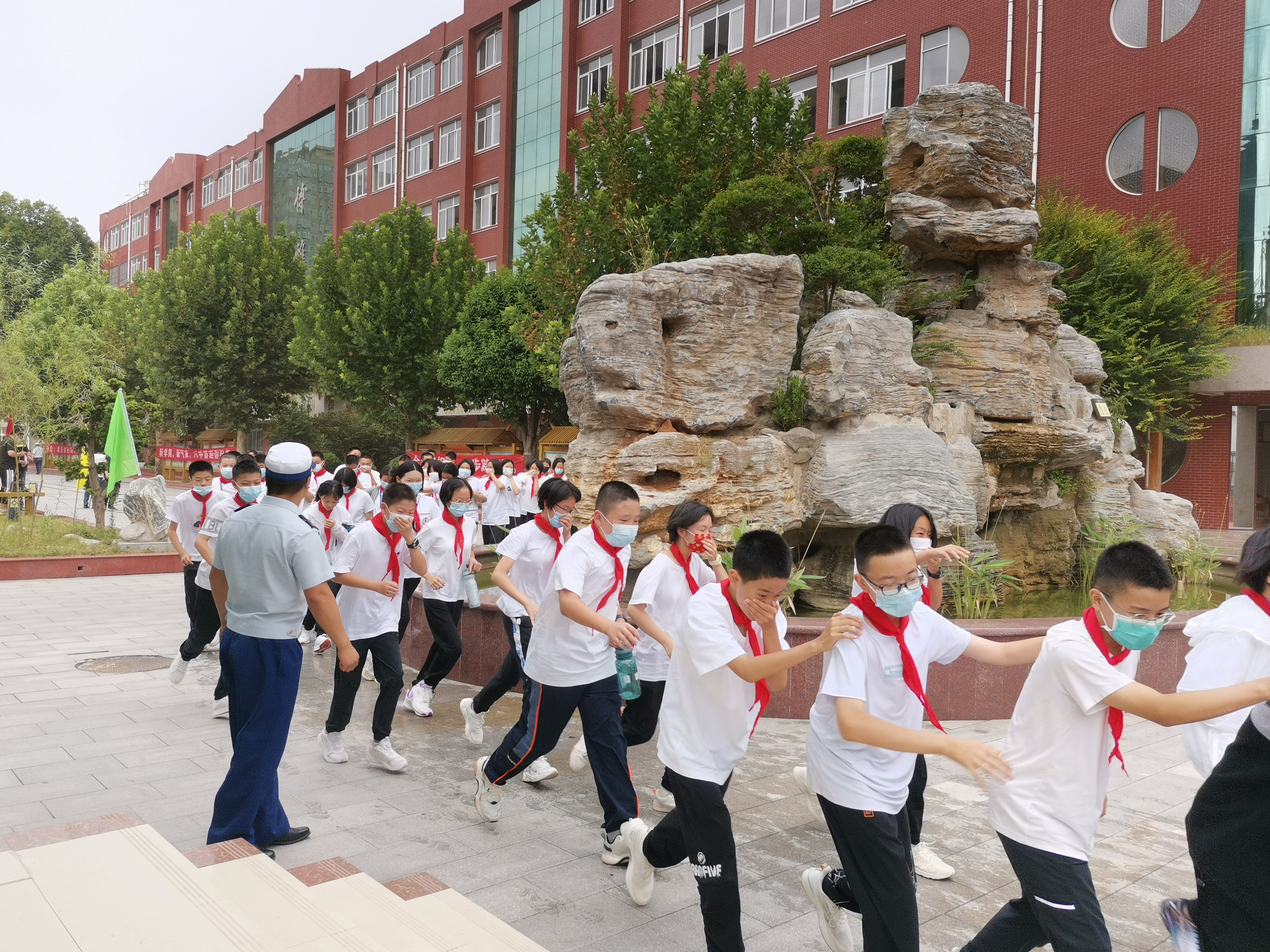 郑州八中消防进军训开学第一课消防安全主题教育活动