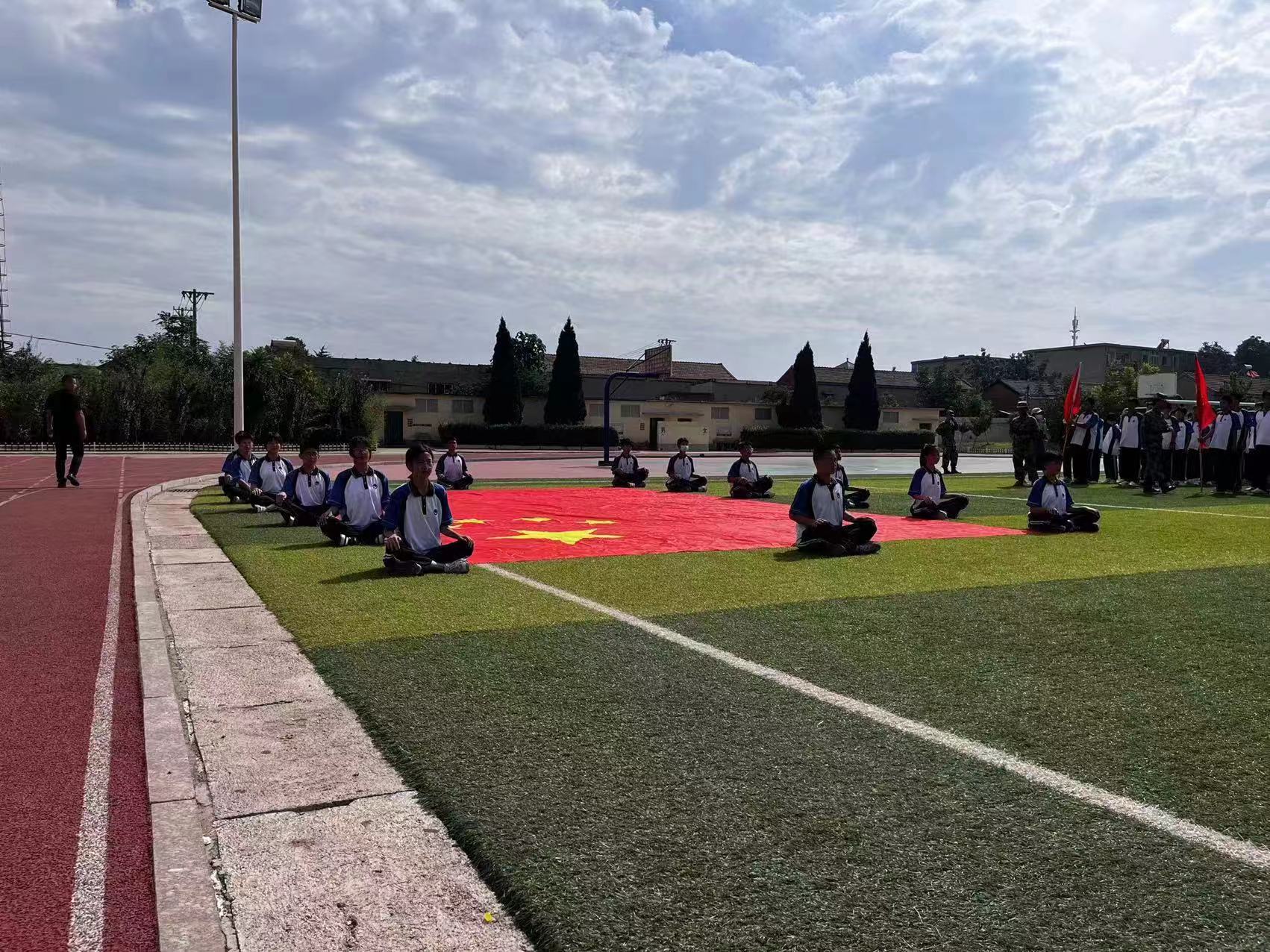 安阳市殷都区水冶镇一中举行军训闭幕仪式