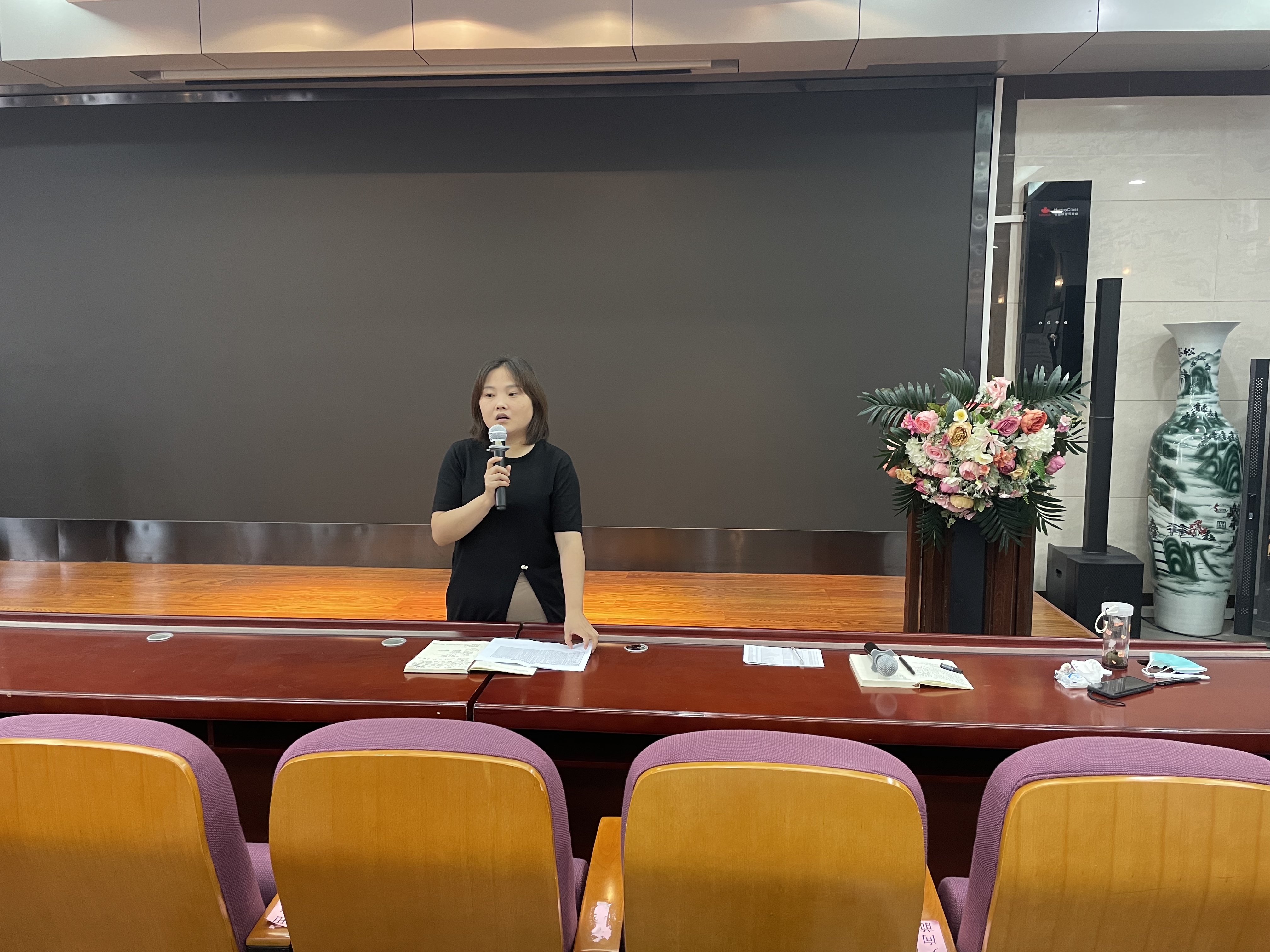 聚力赋能,共向未来——郑州八中召开2025届第一次全体教师大会