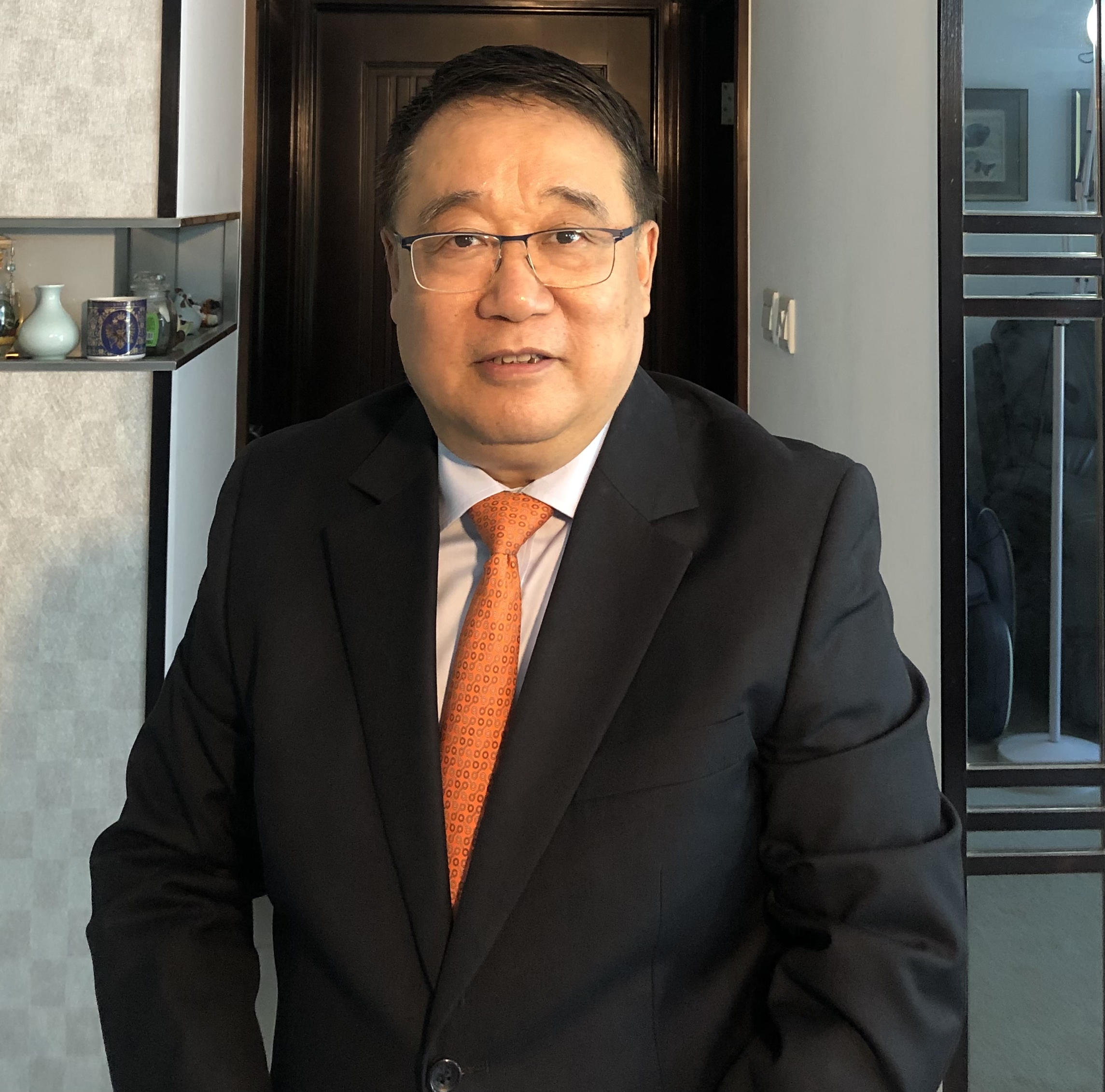 英国女王时代结束了凤凰卫视嘉宾评论员谈查尔斯继位