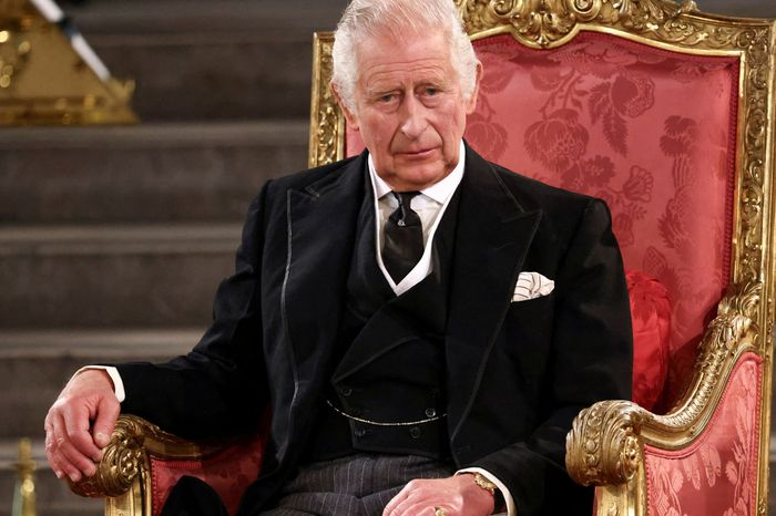 查尔斯乔迁新居,忠诚雇员下岗失业-大象网