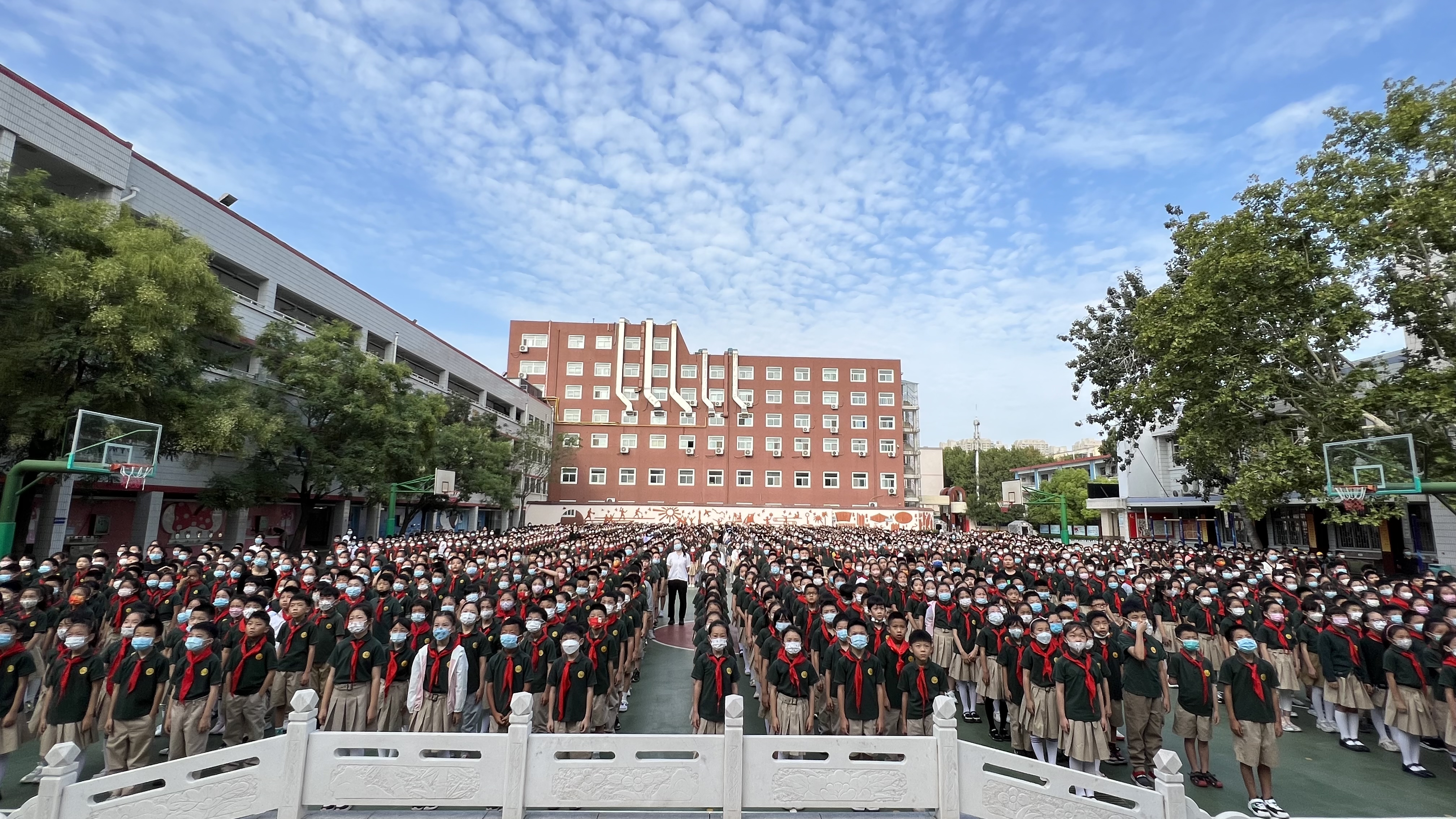 郑州市金水区文化路第一小学组织开展九一八主题升旗仪式1066教育关注