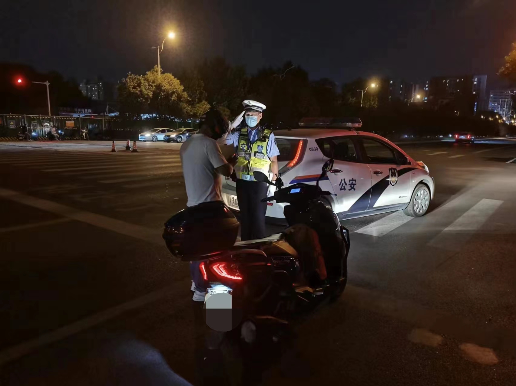 重拳出击郑州交警九支队严查摩托车炸街闯禁行交通违法行为