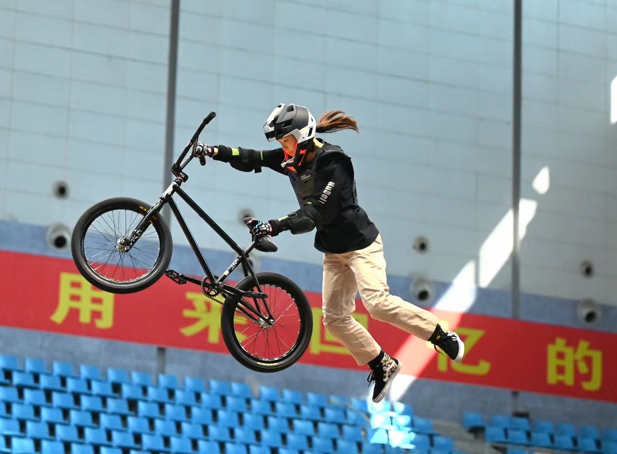全国bmx自由式锦标赛67位选手上演空中飞人