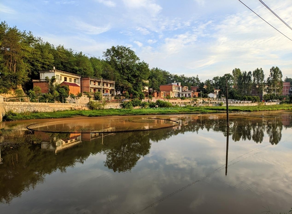 信阳商城余集镇环境整治再提升秀美乡村入画来