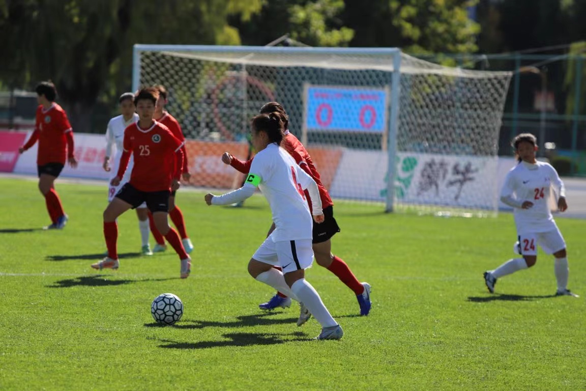 参加青超联赛的17岁女孩们，未来学习还是踢球仍是道选择题