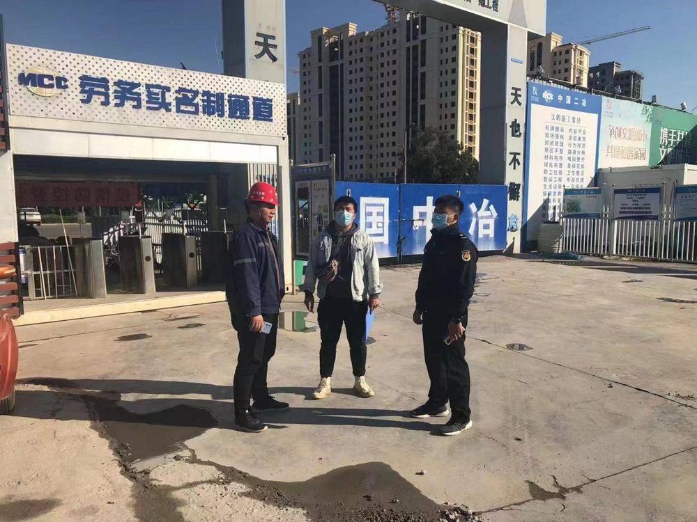 打赢“蓝天保卫战”！鹤壁经济技术开发区持续加强建筑工地扬尘管控 