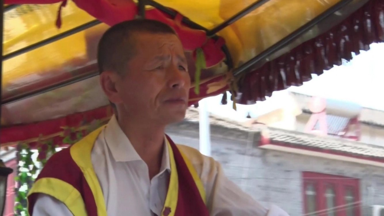 河南影像志——最“洋气”的三轮车夫 老外来开封旅游都找他