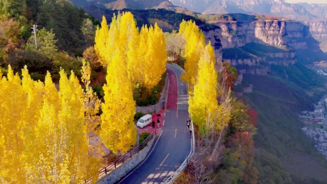 十月的太行大峡谷秋色美如中国画，令人着迷！