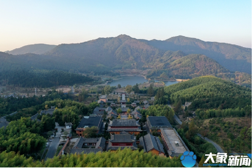 清晨 在信阳黄柏山邂逅最美的秋色