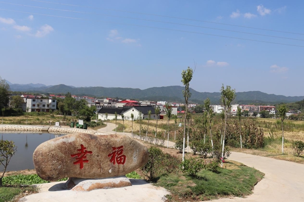 信阳市商城县达权店镇多力齐发让美景常在