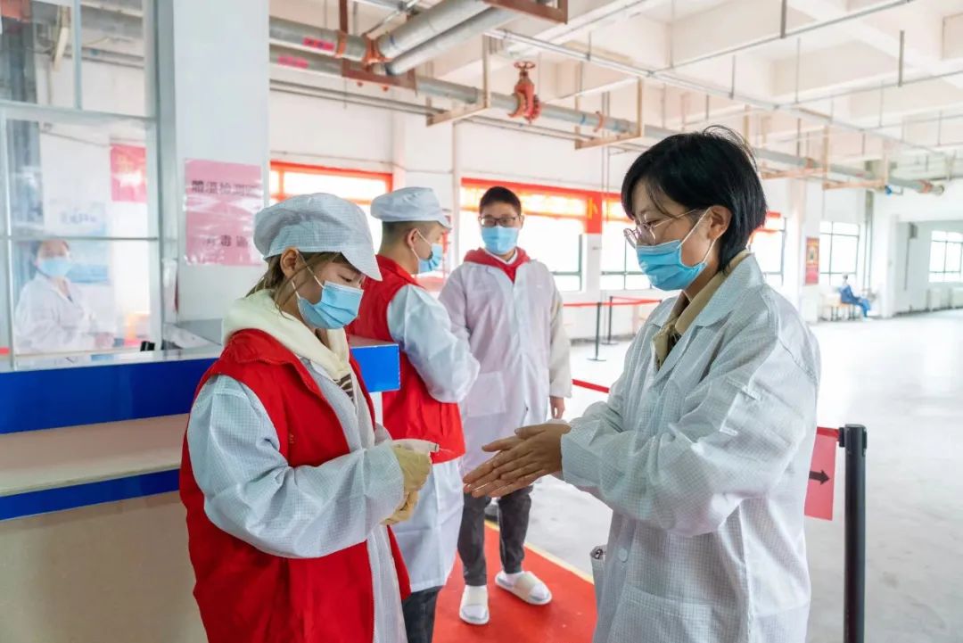 郑州航空港区管委会要求富士康落实“四方责任”,有序恢复生产生活秩序