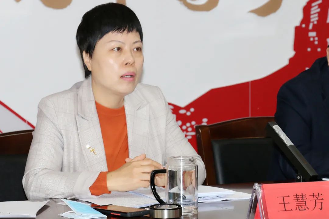 首页>焦作>正文>座谈会上,院党组书记,检察长王慧芳介绍了三位同志的