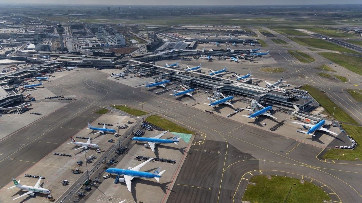 不能飞环保抗议者拦停阿姆斯特丹一机场私人飞机