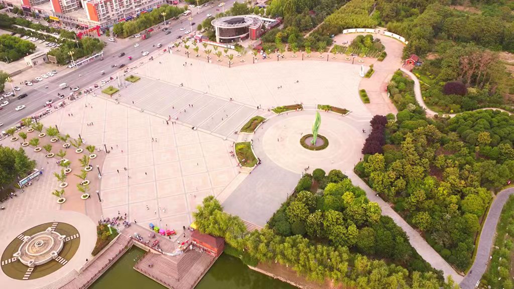 初冬时节,记者走进商丘市柘城县主城区,看到小城加速