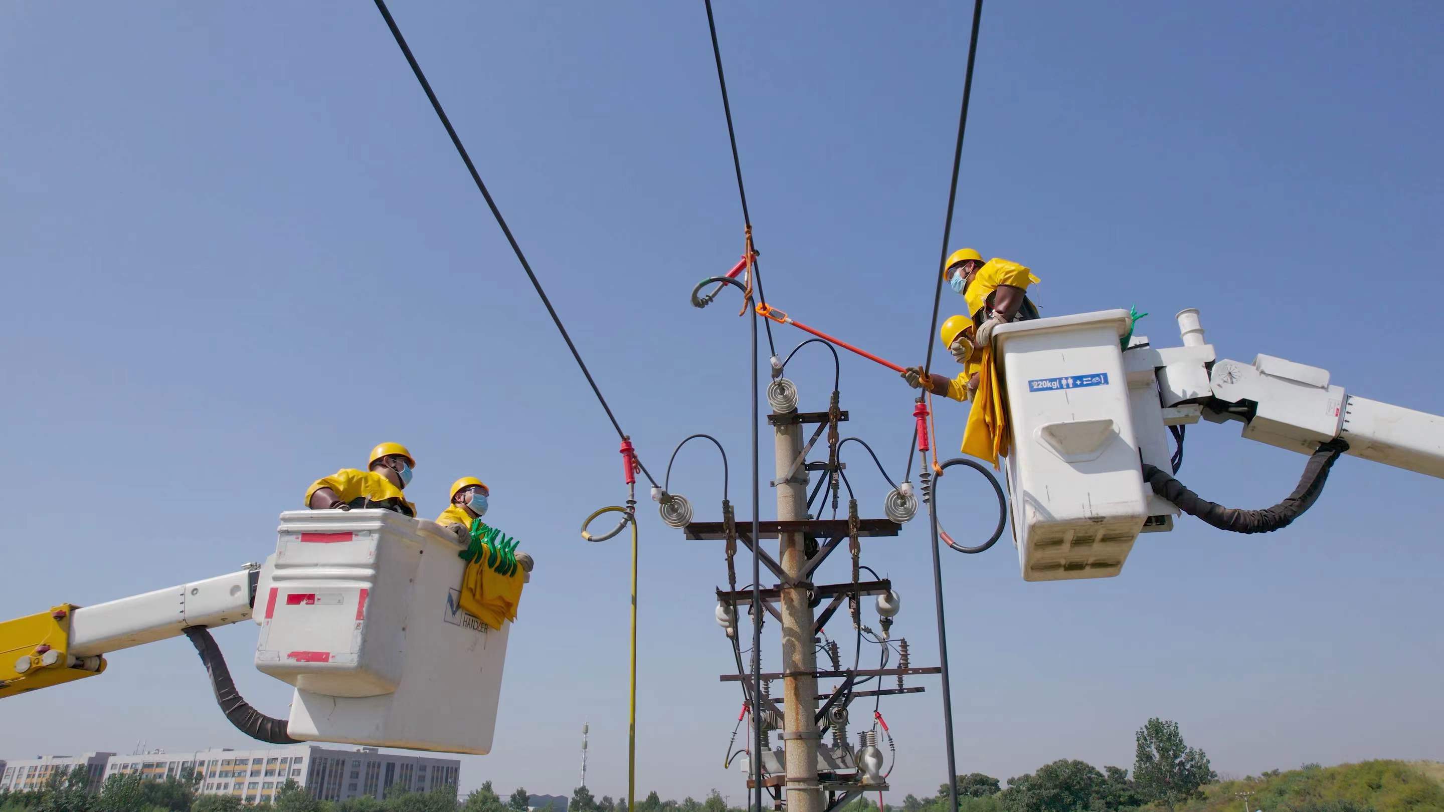 河南首台10千伏电网新型开关助力电力可靠供应