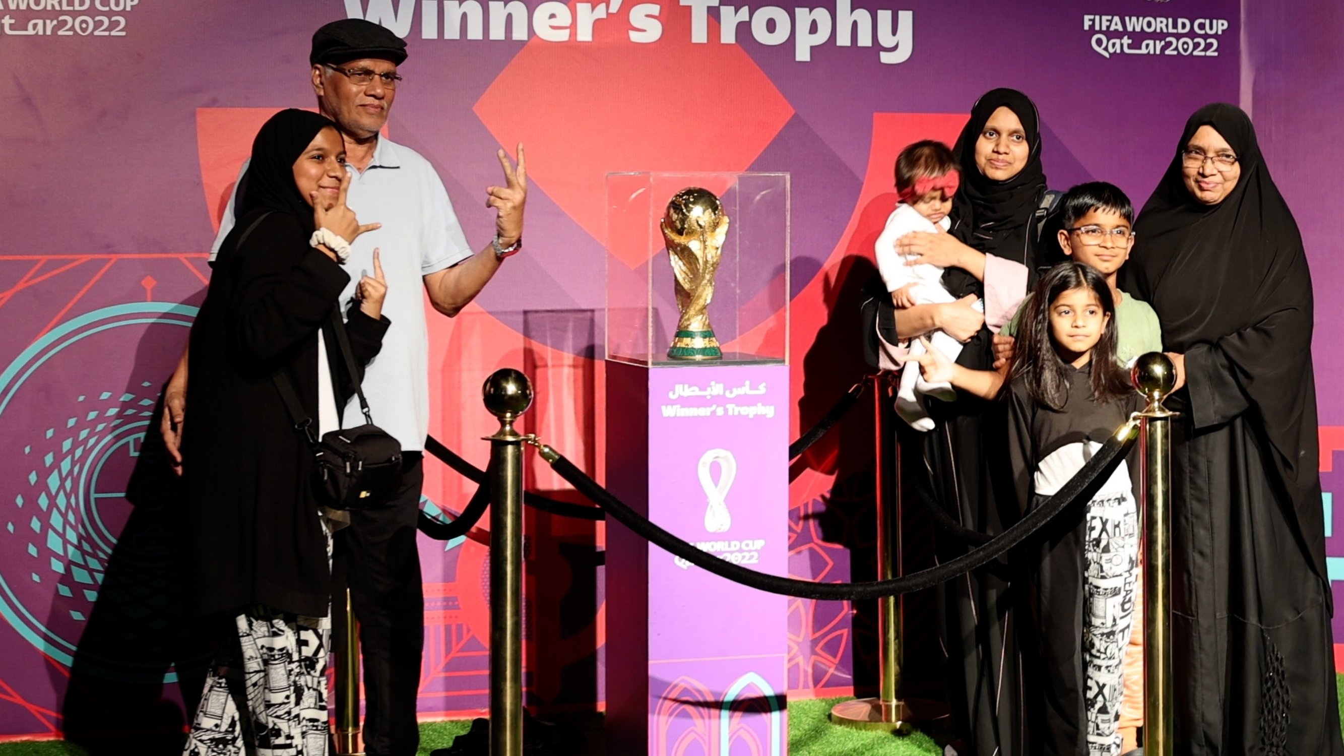 “卡”车来了 | 2022年卡塔尔世界杯冠军奖杯现身哈里发公园球迷广场