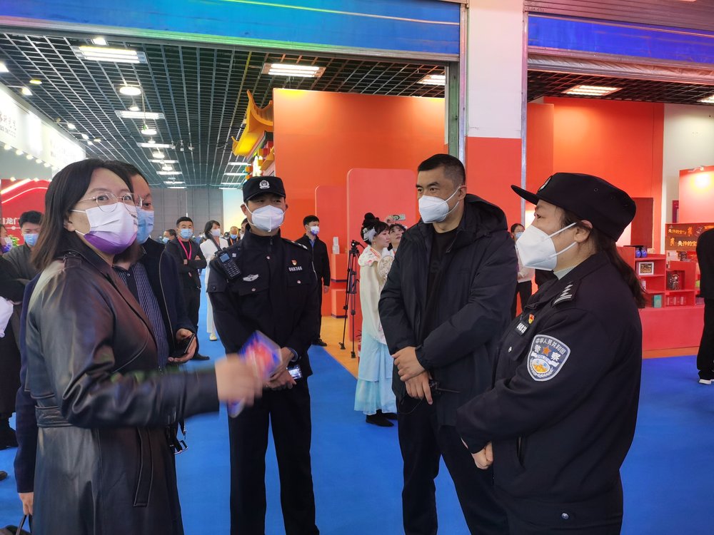 鹤壁市公安局示范区分局护航第九届中原（鹤壁）文化产业博览交易会开幕式顺利进行