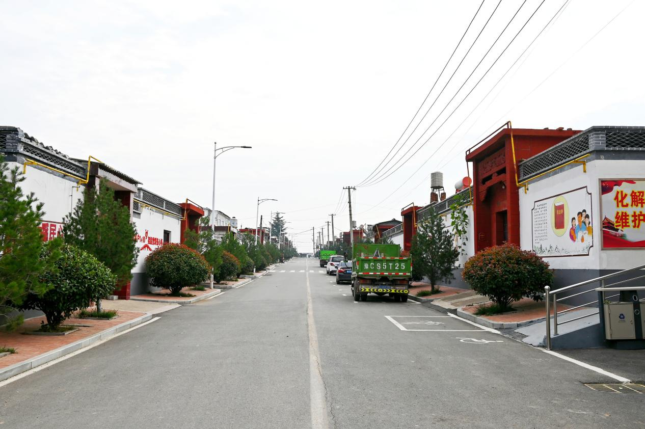 新安县铁门镇刘杨村优化村级小阵地发挥服务大作用