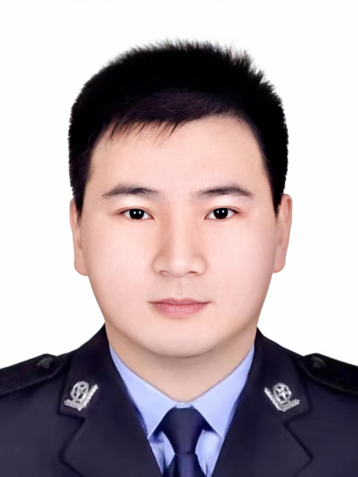 本科文化,2011年6月毕业于河南警察学院,参加工作以来,先后在项城市