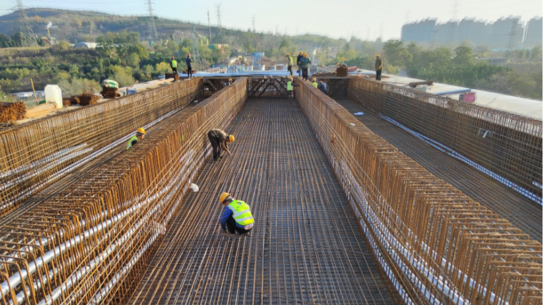 河南加速度河南沿太行高速焦济段1标现浇箱梁施工正式展开