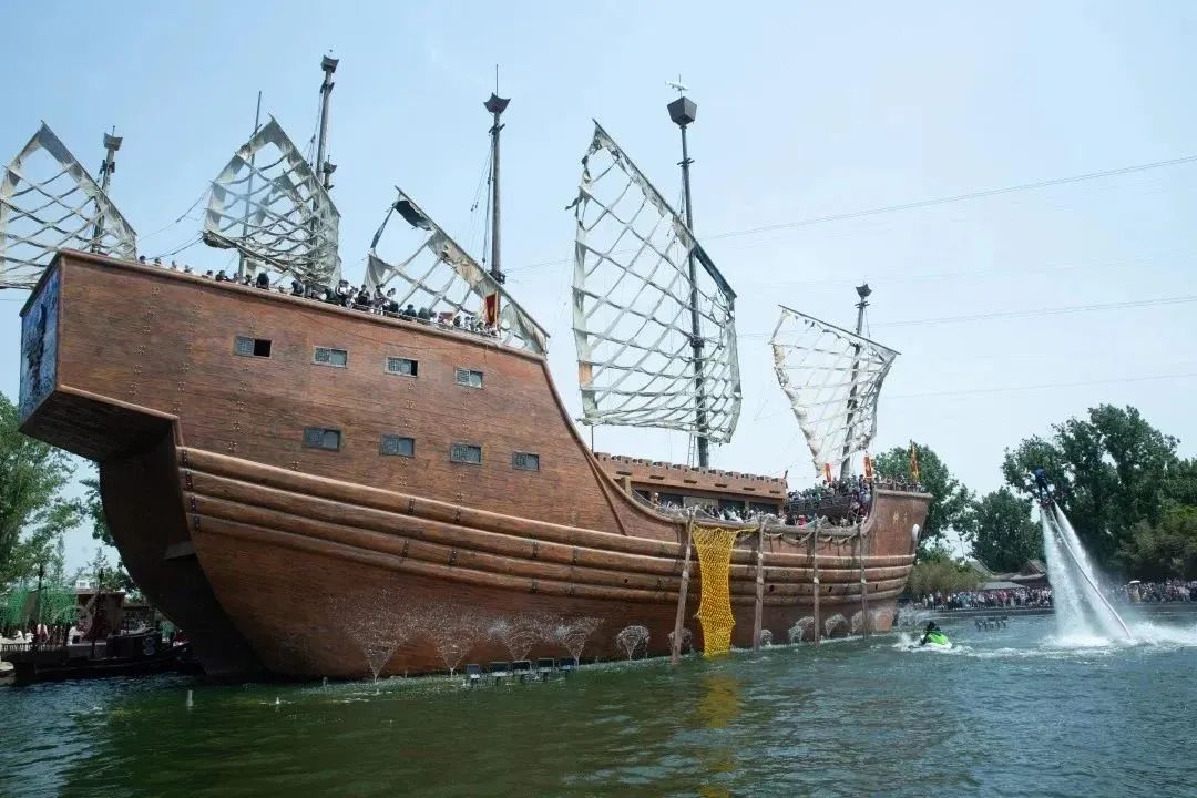 首页>开封>正文>神舟战船精彩节目络绎不绝.