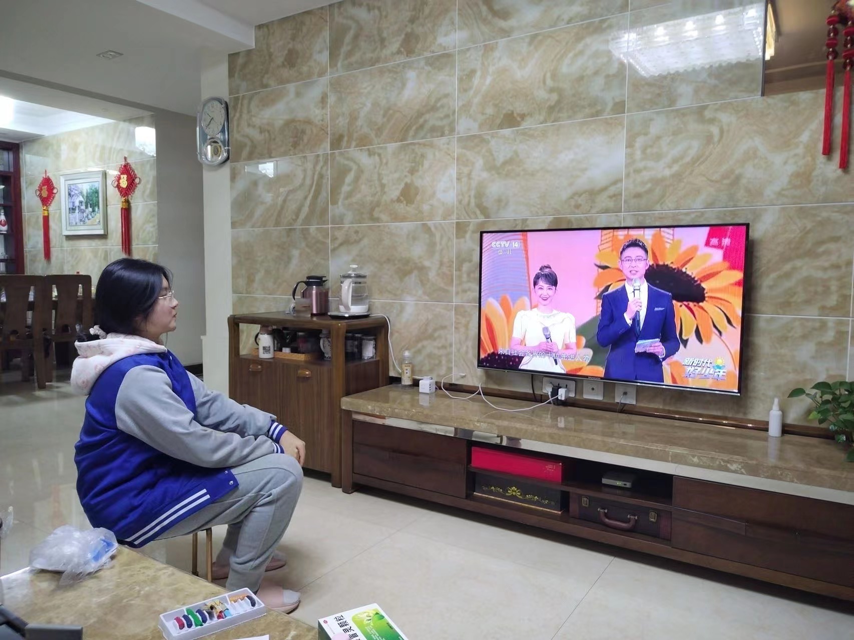 鹤壁市兰苑中学组织全校两千多名学生观看2022年度全国新时代好少年