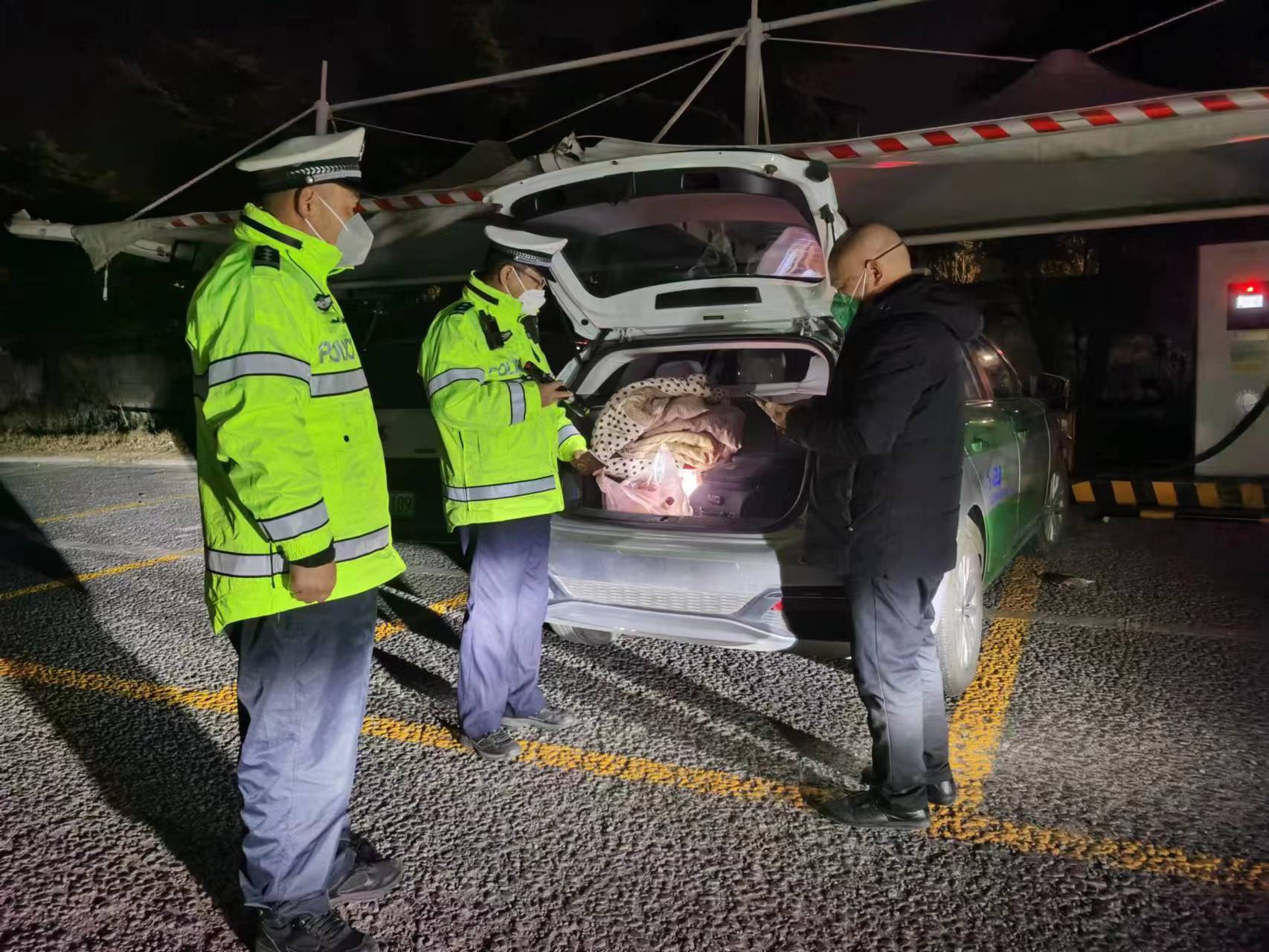 首页>晓辉在路上>正文>大象新闻·法治频道编辑 董冬