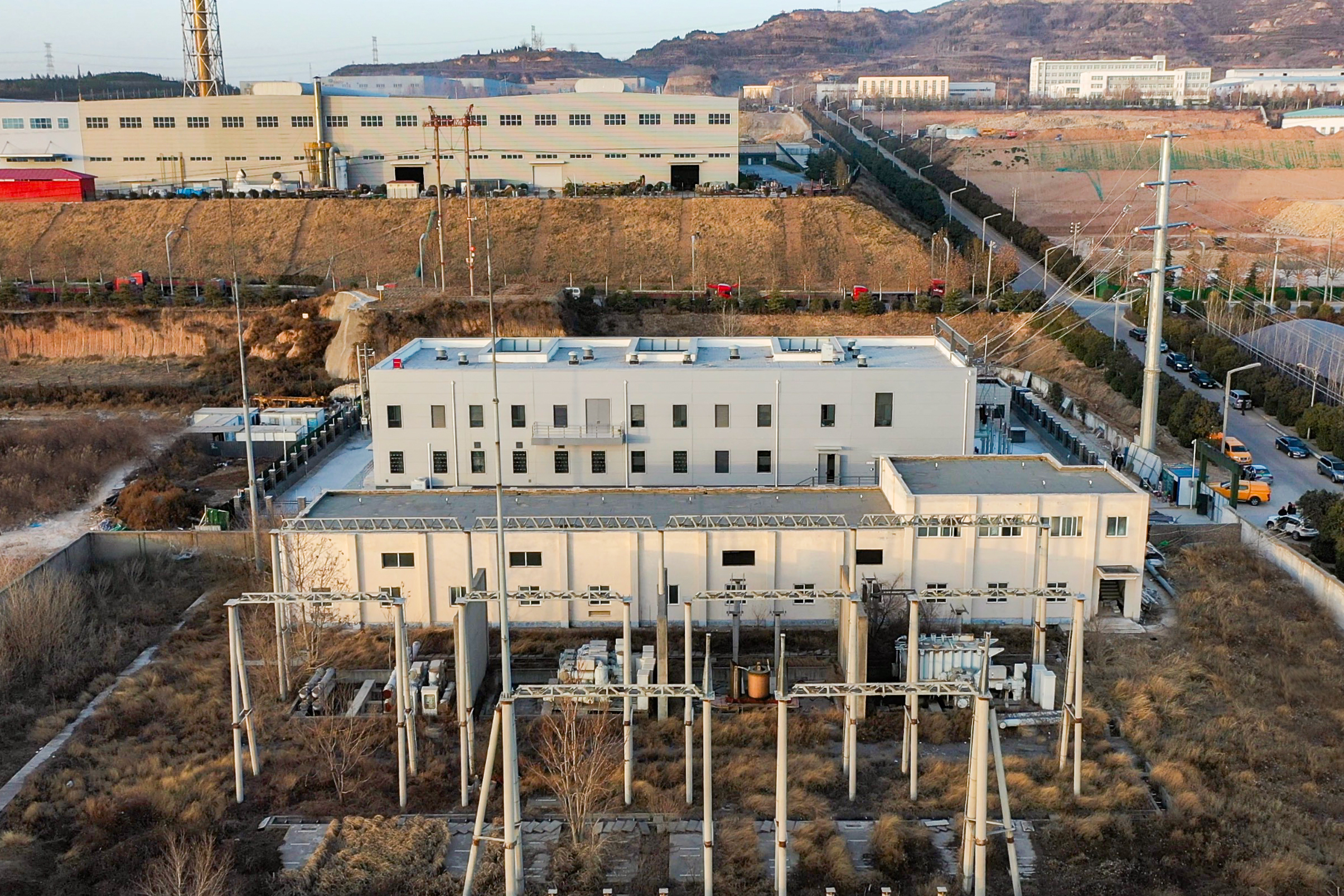 偃师首个全户内智能化无人值守变电站顺利投运