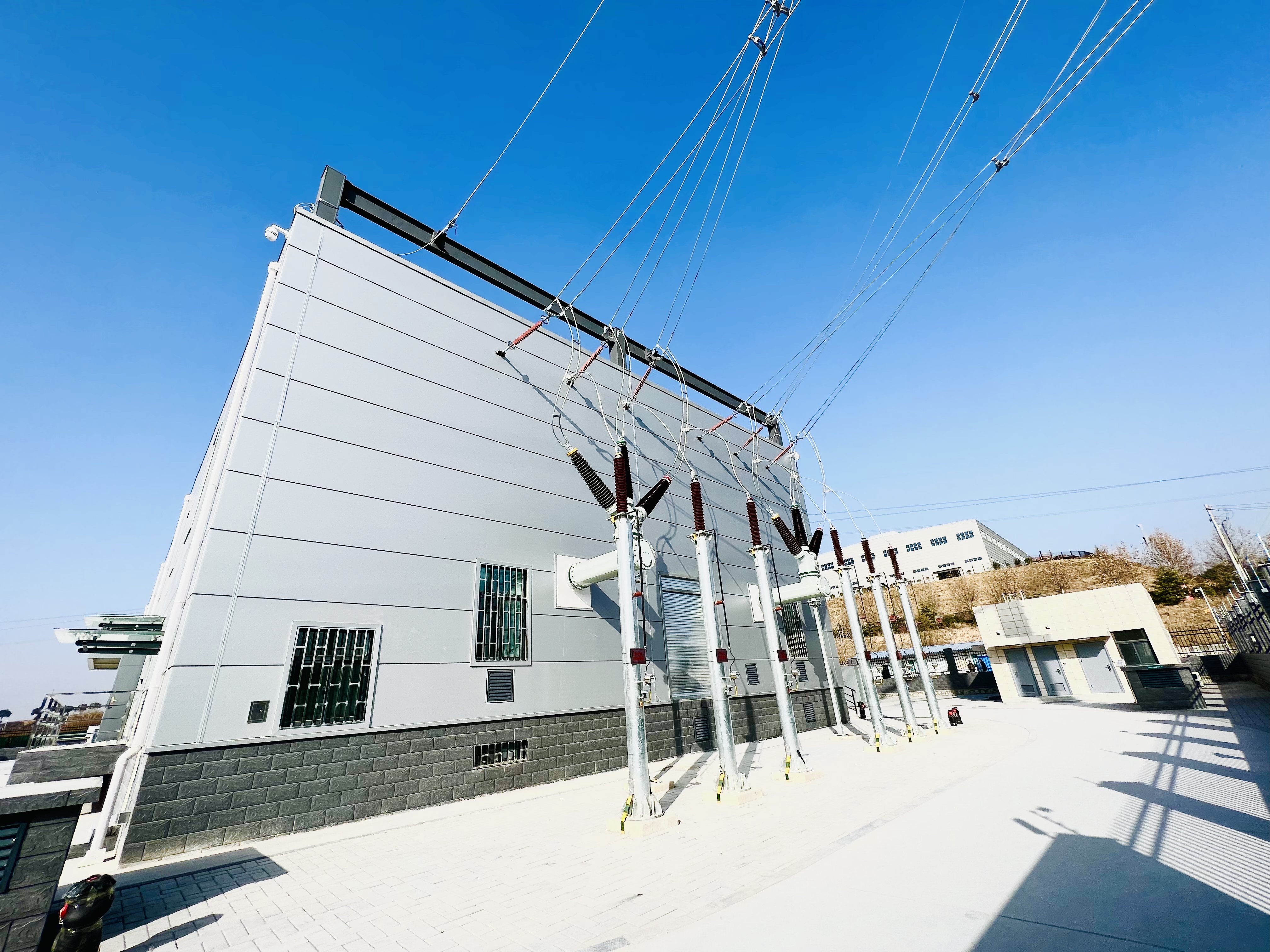 偃师首个全户内智能化无人值守变电站顺利投运