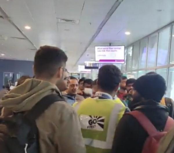 印度一航班扔下乘客直接起飞：50多人留在停机坪 当场傻眼