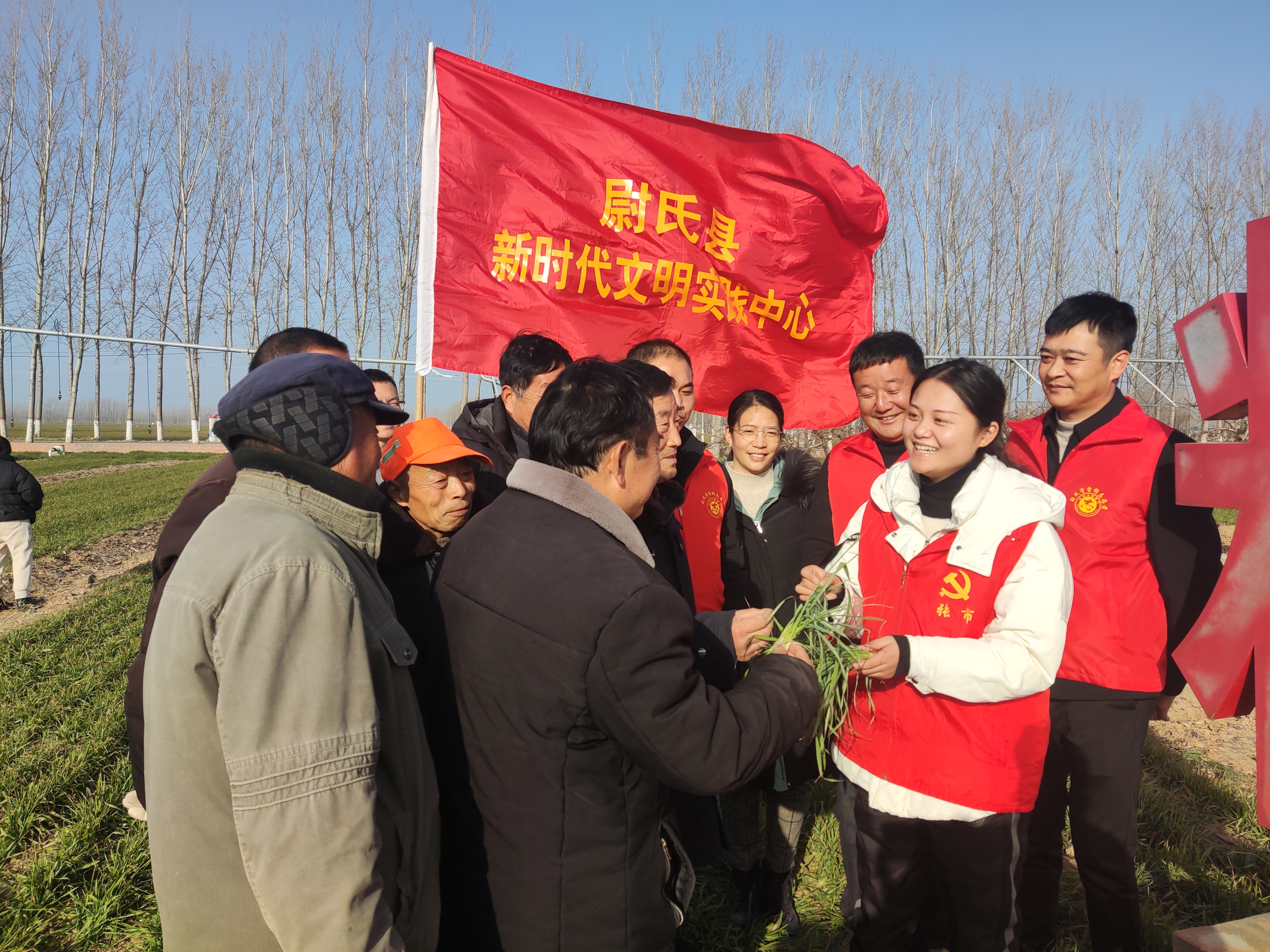 尉氏县张市镇新时代文明实践活动走进田间地头