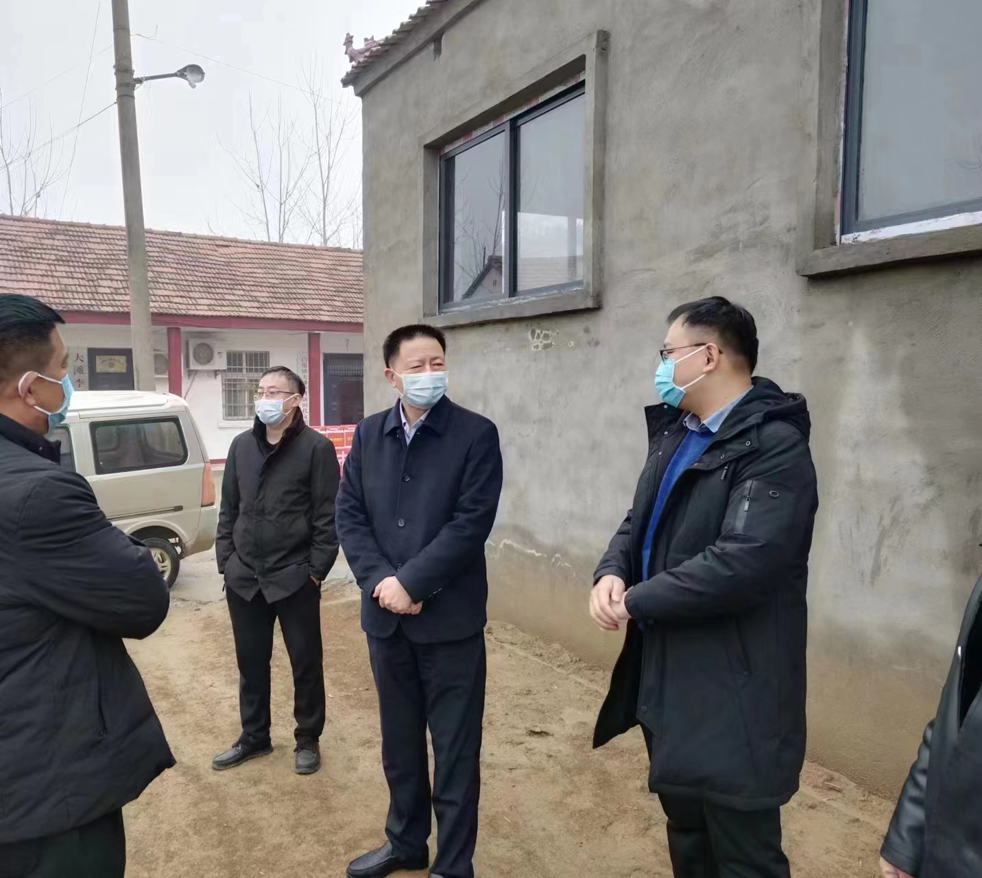 主任胡国胜,党组成员,副主任李波一行5人深入结对帮扶村沈丘县白集镇