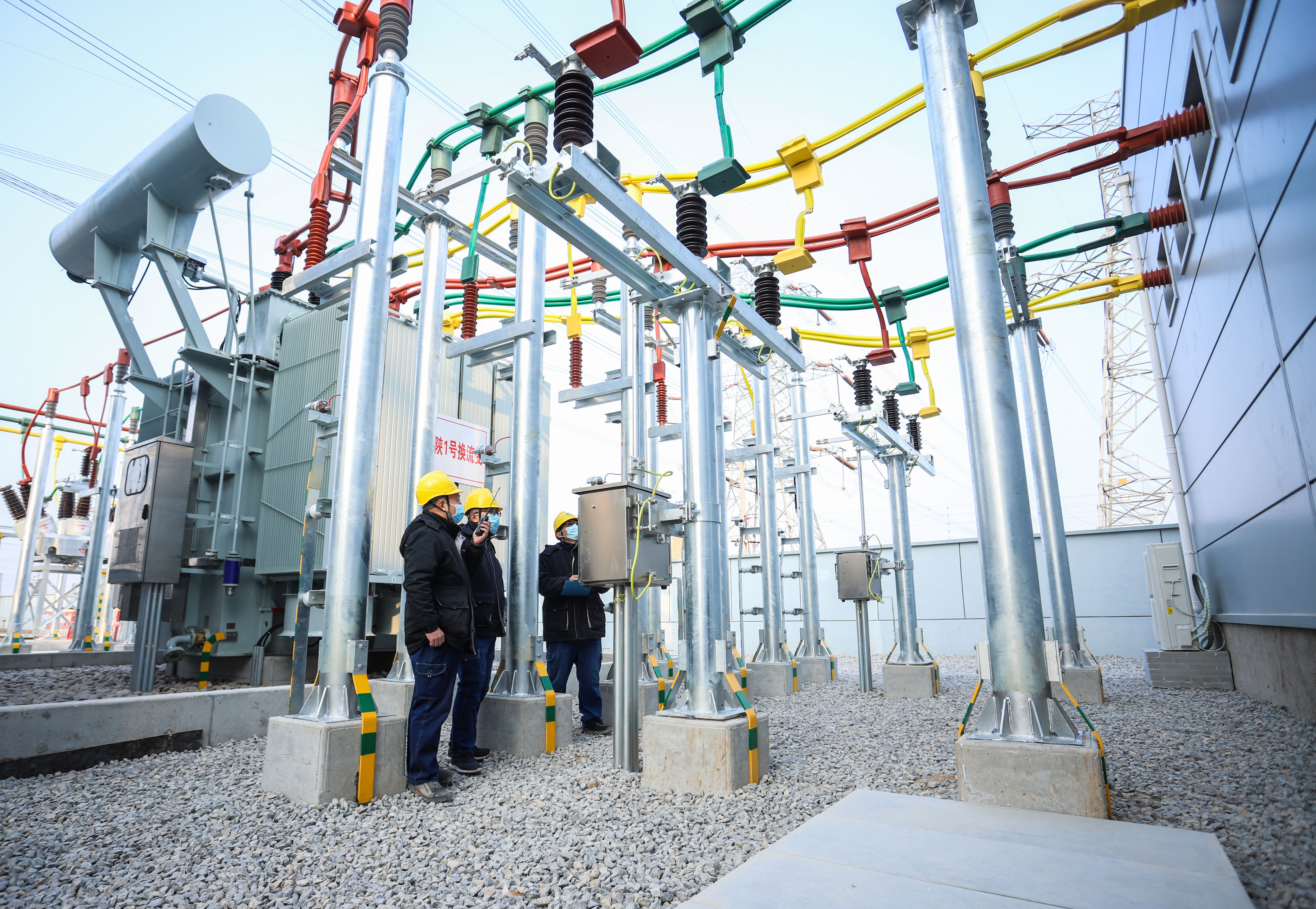 河南首台首套变电站固定式直流融冰装置试运行成功