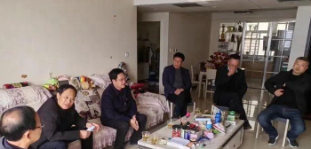邓州市中心医院春节前慰问退休老同志、老党员、困难职工、退役军人