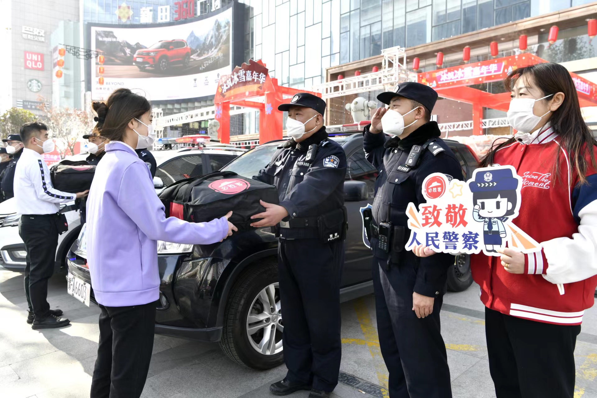 河南郑州警察24小时屯警街面遇到问题这样求助