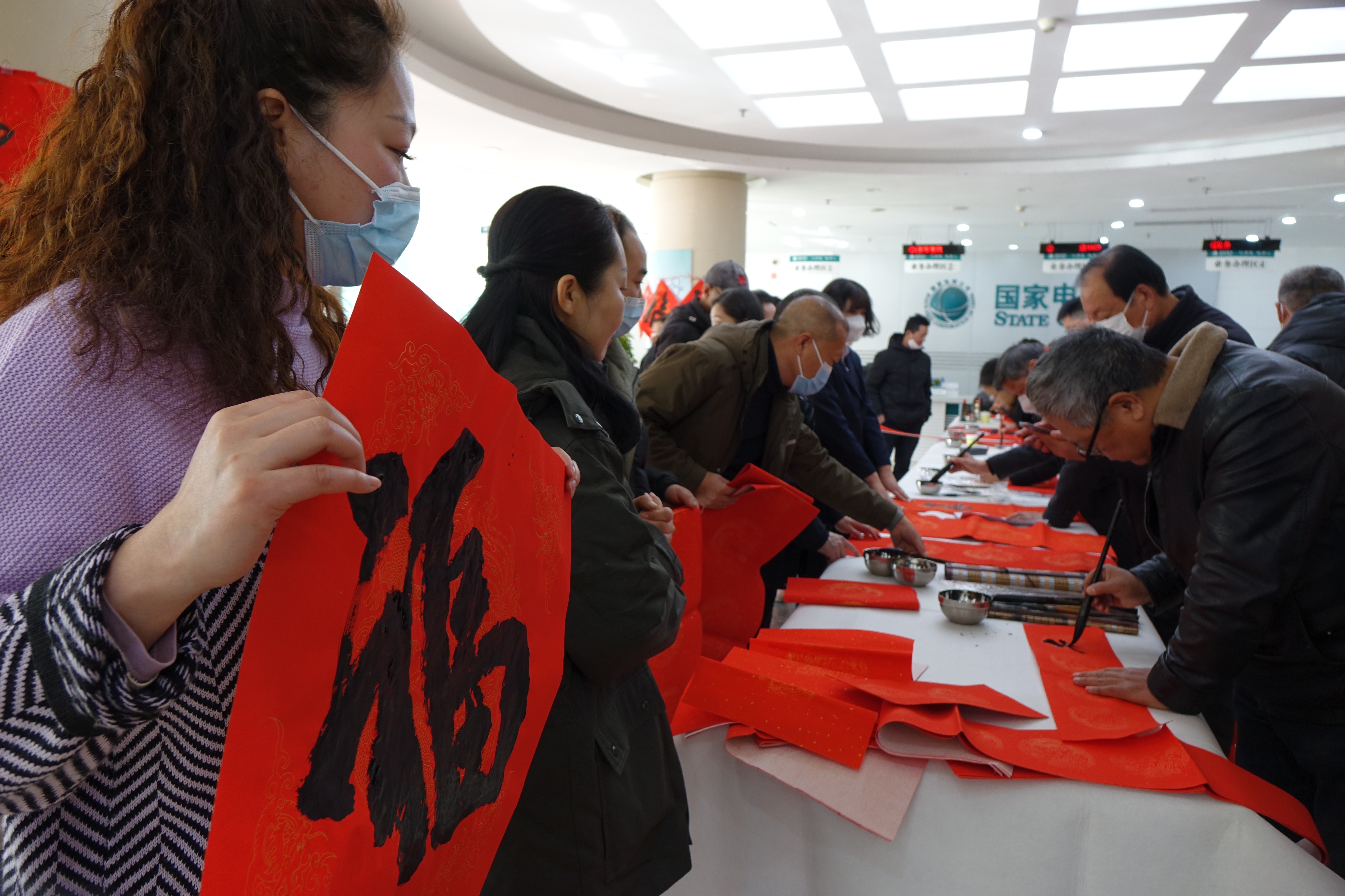 国网固始县供电公司邀请段宝林,李玉军等十位固始籍中书协会员,在该