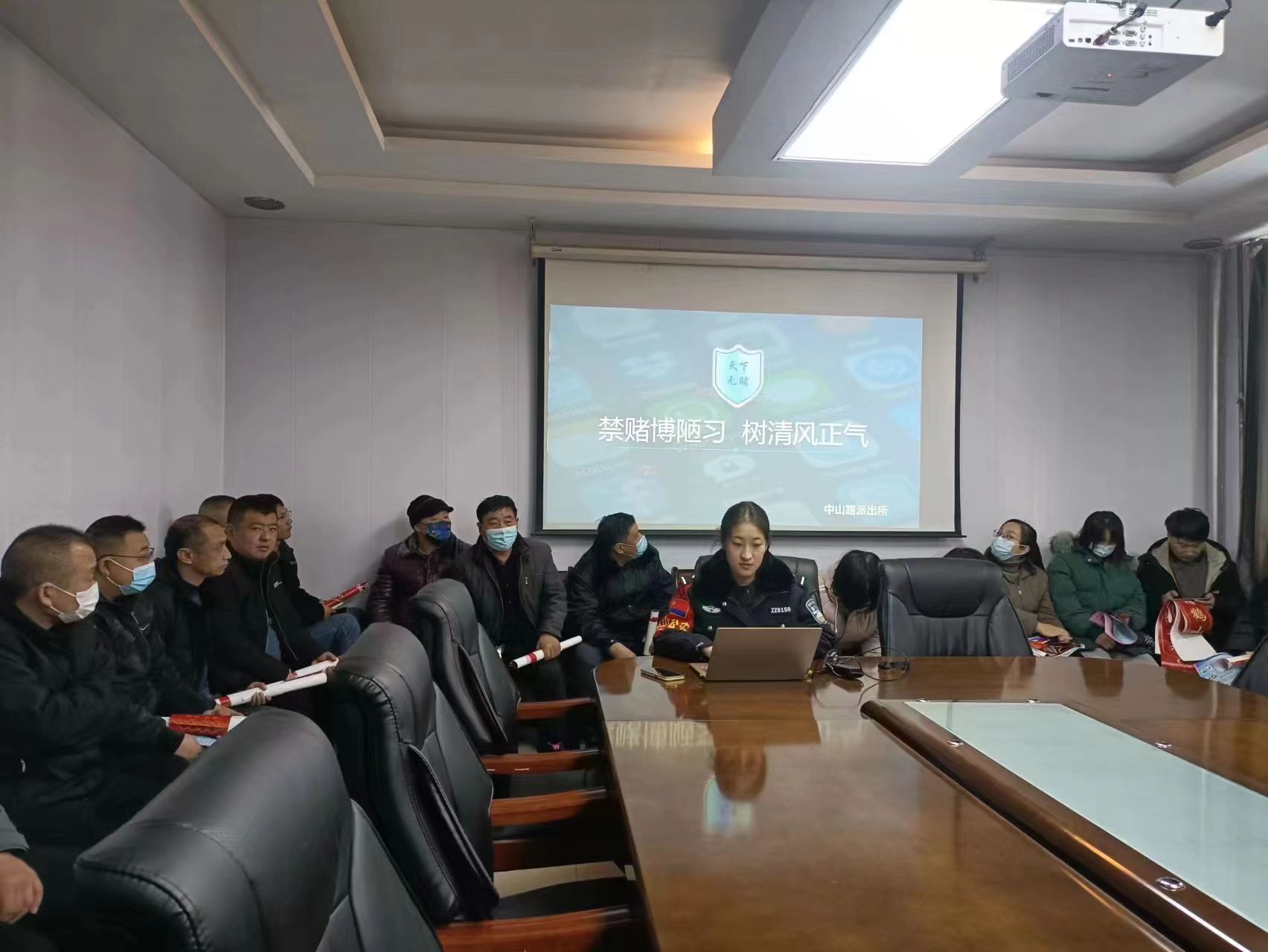 打击整治赌博违法犯罪 鹤壁鹤山公安禁赌博宣传进企业