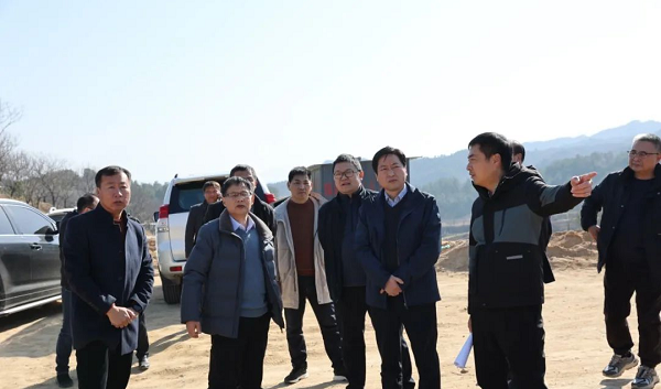 信阳市交通运输局党组书记局长王献富调研交通重点项目复工复产情况并