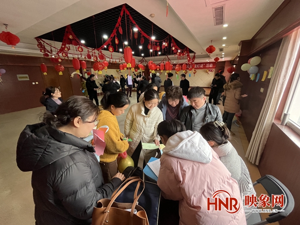 漯河市老干部活动中心挂起百余条“灯谜”喜迎元宵节